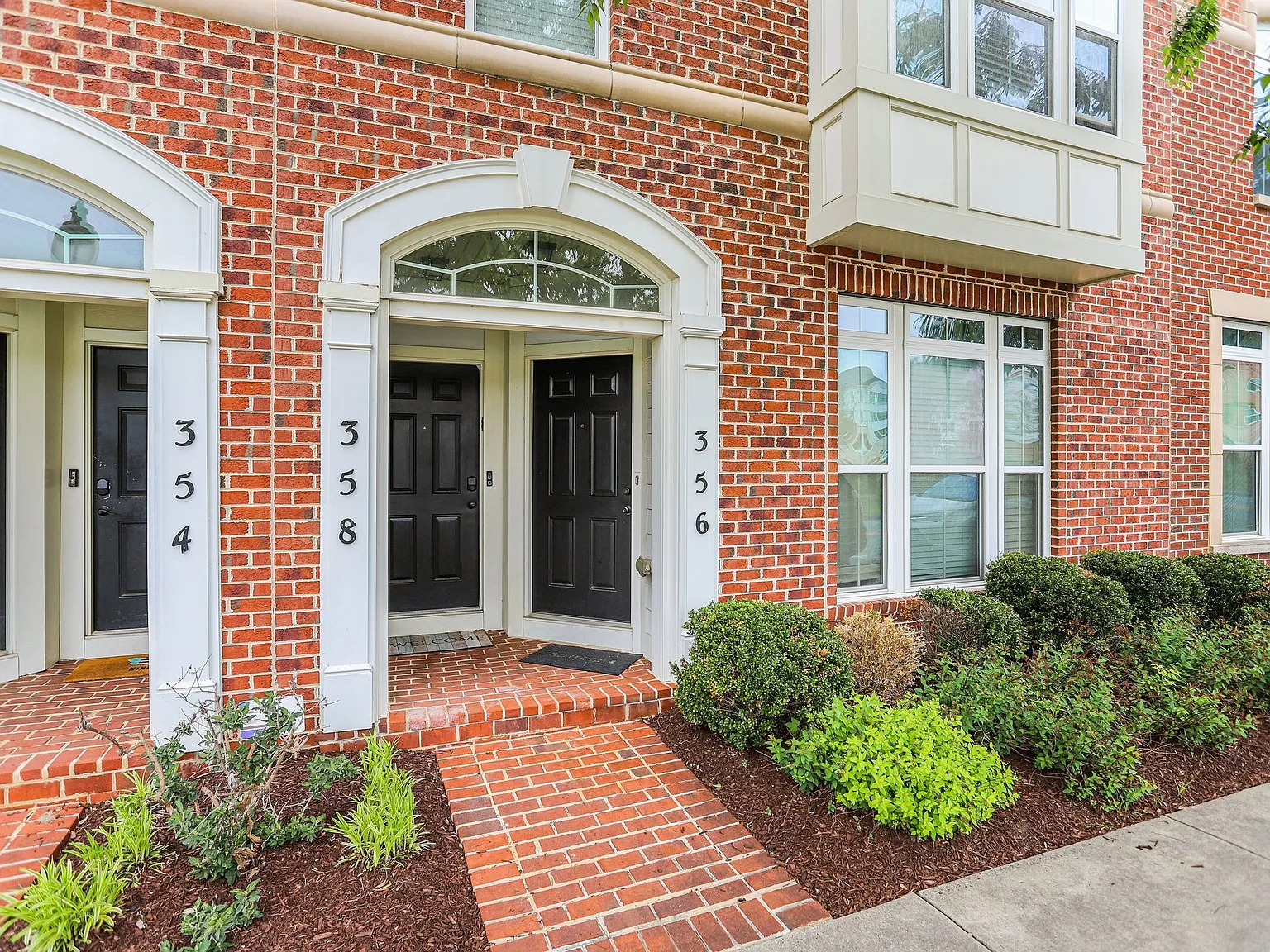 3 bed, 2913 sqft, $3,300 — Photo 2