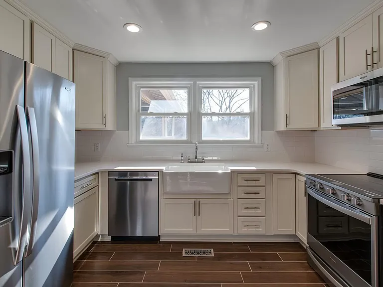 6398 Temple Rd — Photo 7
