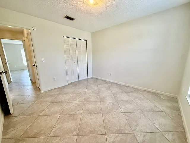223 N Adelle Ave — Photo 17