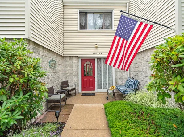 42 Richmond Boulevard #3B, Ronkonkoma, NY 11779