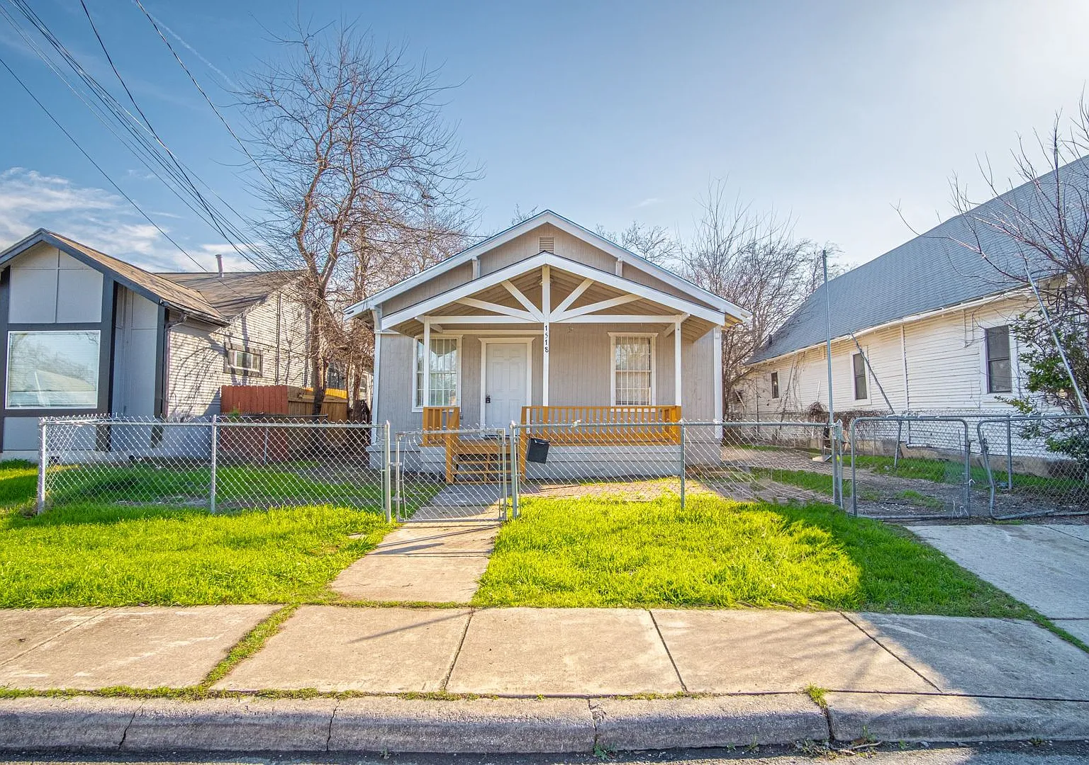 Charming 2BR 1BA Near Downtown — Photo 1