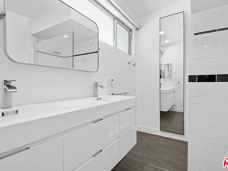 11770 Chenault St — Photo 14