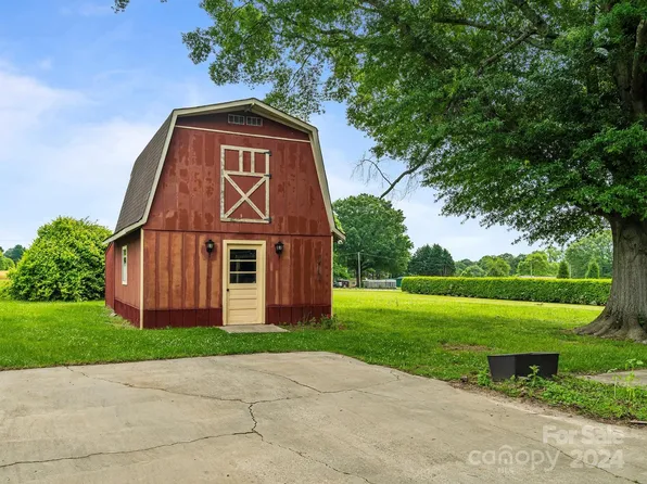 1311 Crestview Dr, Shelby, NC 28150