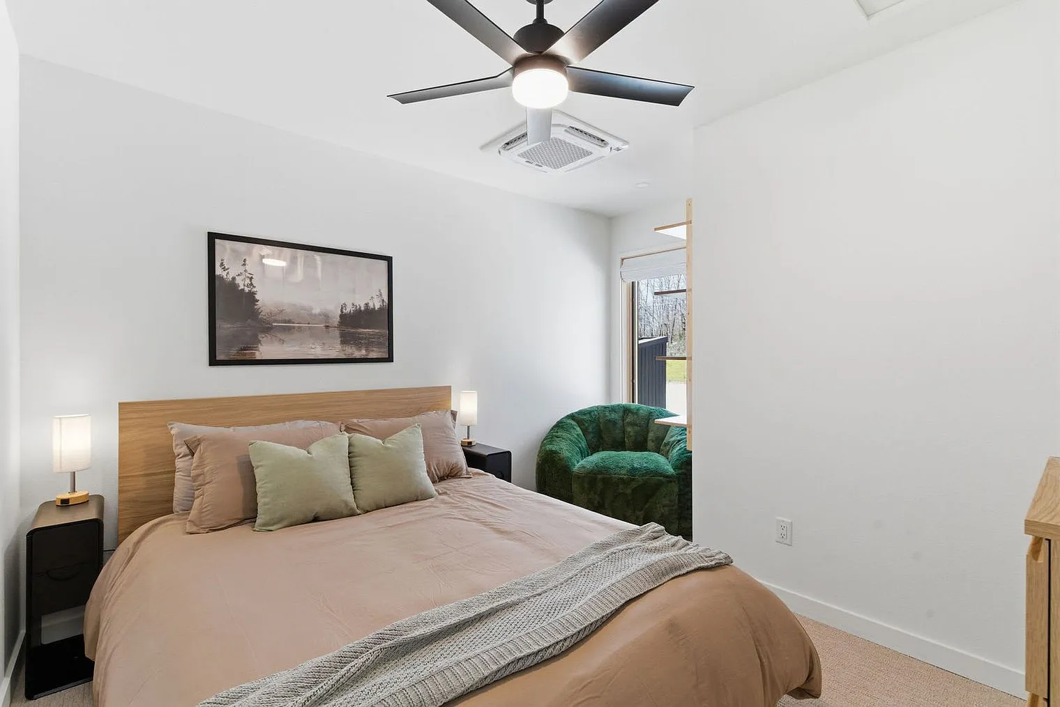2 bed, 1.0 bath, $4,646 — Photo 3
