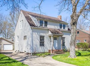 1568 Commodore Rd, Lyndhurst, OH 44124