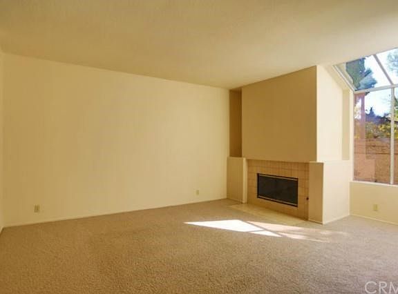 This is how it looks now empty and with new paint.