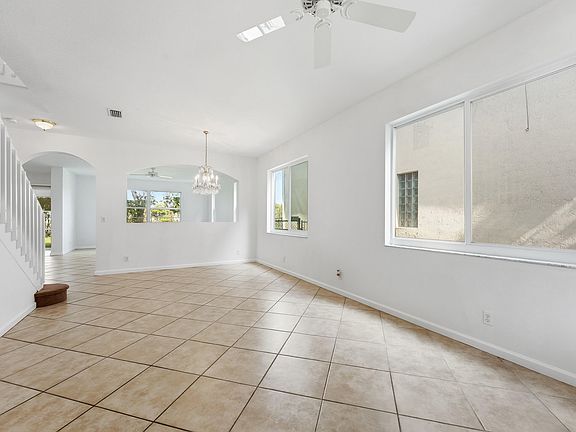 4th image of 1275 Rosegate Boulevard