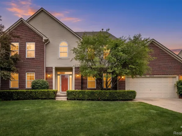 2865 Ashbury Dr, Troy, MI 48083