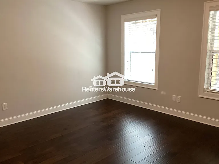 1737 Kenstone Walk — Photo 32