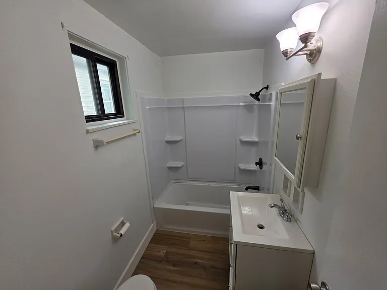 1136 Highland St #F — Photo 9