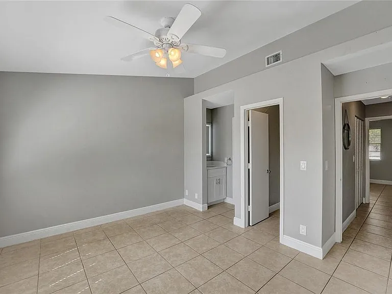 55 SW 3rd St — Photo 31
