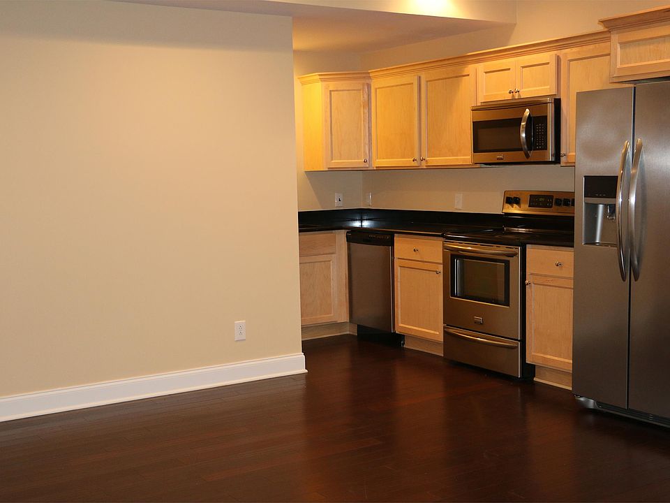 1st image of 945 4th Ave #14