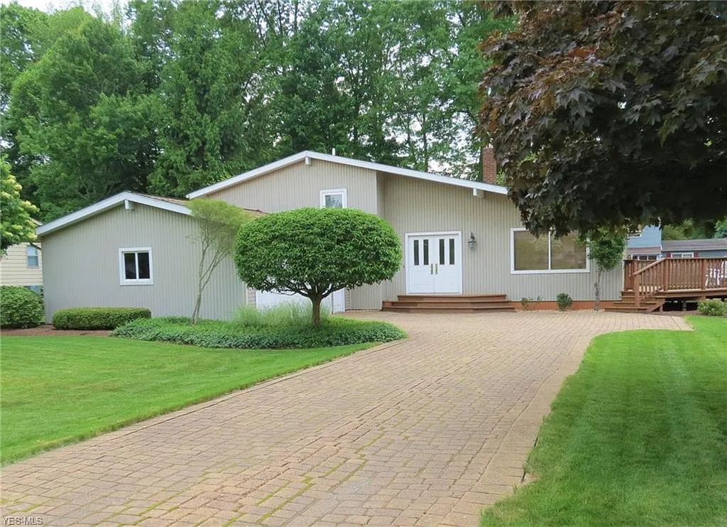 140 Frostwood Dr photo 1
