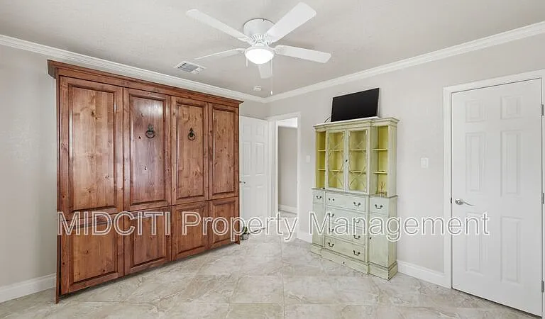 156 Trelawney St — Photo 41