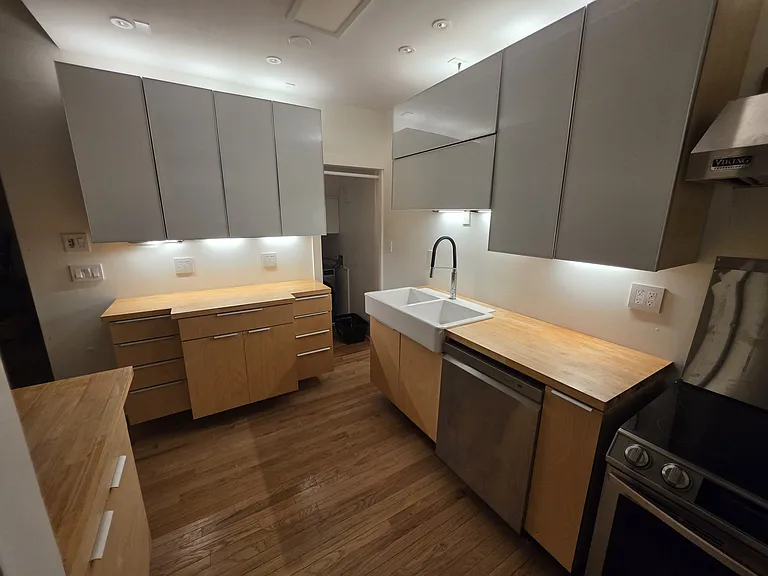 1 N Cherry Grove Ave #1 — Photo 9
