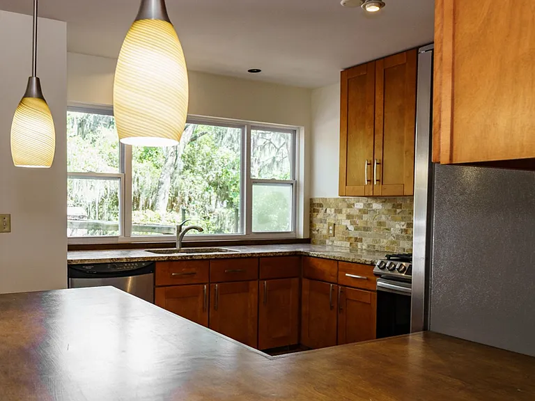 1606 Madrid Ave — Photo 38