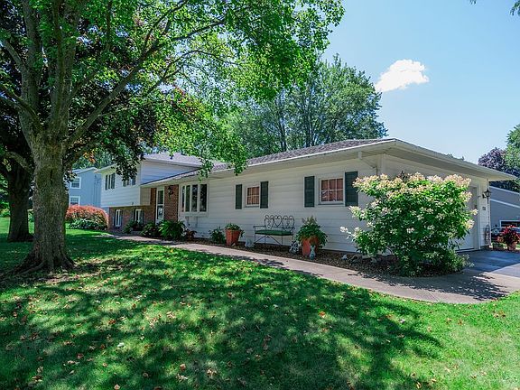 3rd image of 128 Thorncliff Rd
