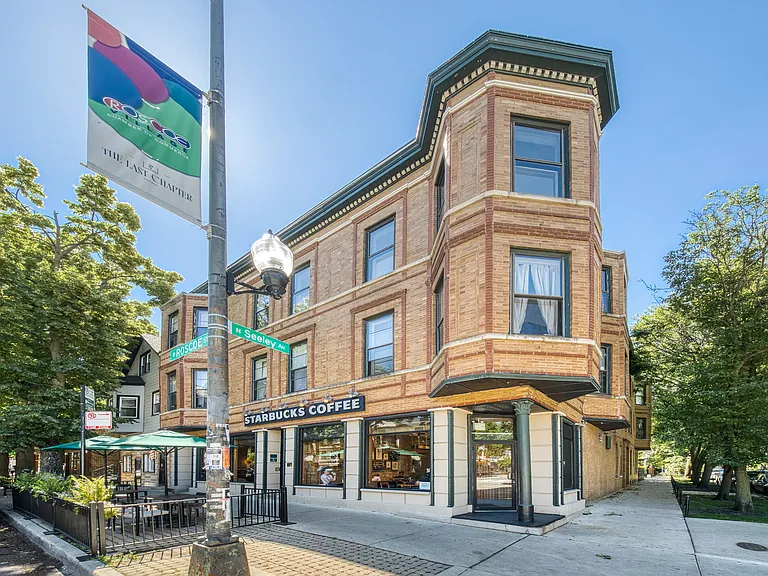 2023 W Roscoe St #1R — Photo 1