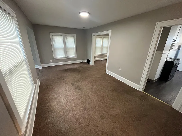 1126 Ardmore Ave SW — Photo 6
