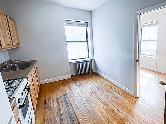 2nd image of 206 E 67th St APT 32