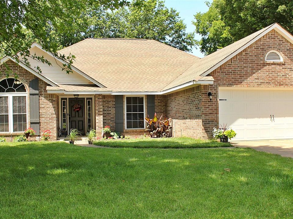 1st image of 2413 S Maywood Dr