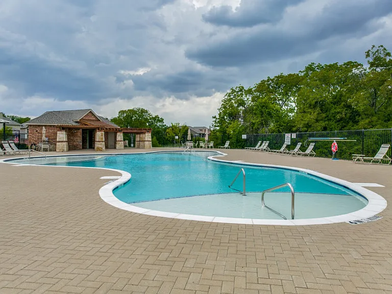 905 Avian Dr — Photo 30