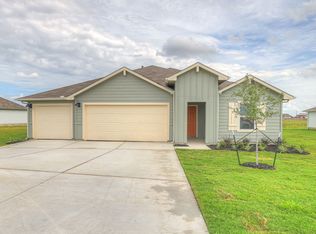 401 Davis Mountain Dr, Lockhart, TX 78644