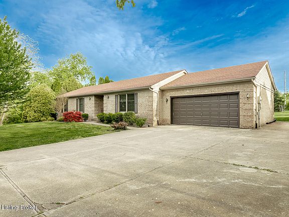 3rd image of 434 Colt Run Rd