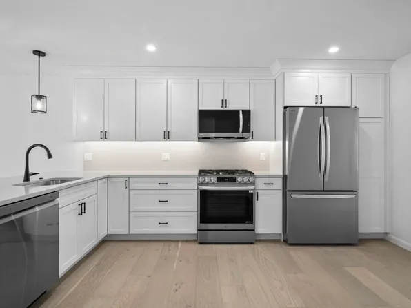 84 Centerwood Way, Manchester, NH 03102