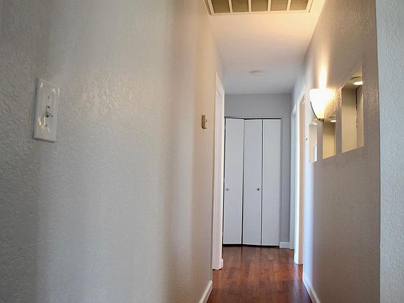 3rd image of 3047 E Bremen St