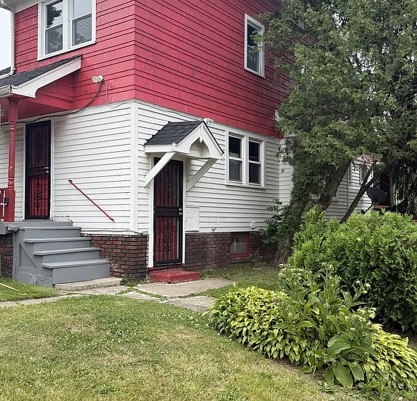 11201 Revere Ave — Photo 2