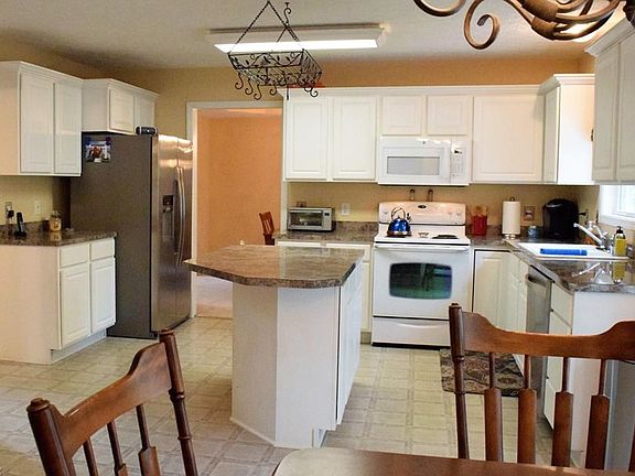 Oversized Eat In Kitchen