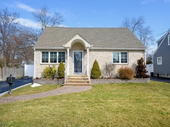 12 Elm St, Bloomingdale Boro, NJ 07403