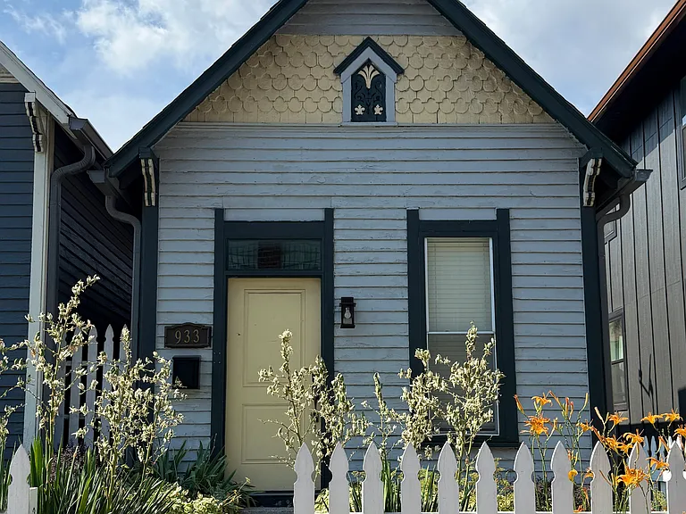 933 Prospect St — Photo 13