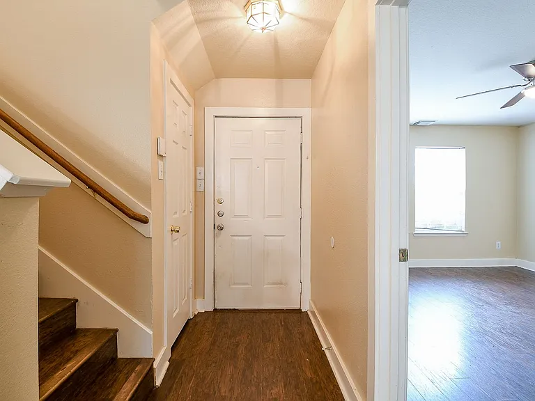 5830 Silver Oak — Photo 4