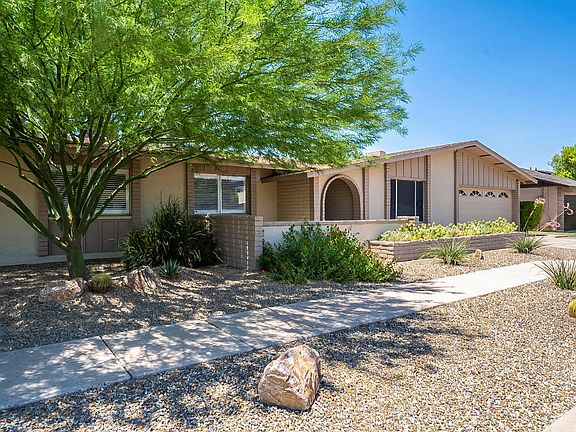 2nd image of 1914 S Cottonwood Cir