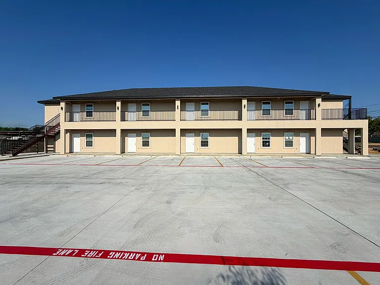 2909 San Luis St — Photo 3