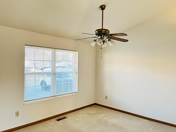 5th image of 389 Shamrock Ln
