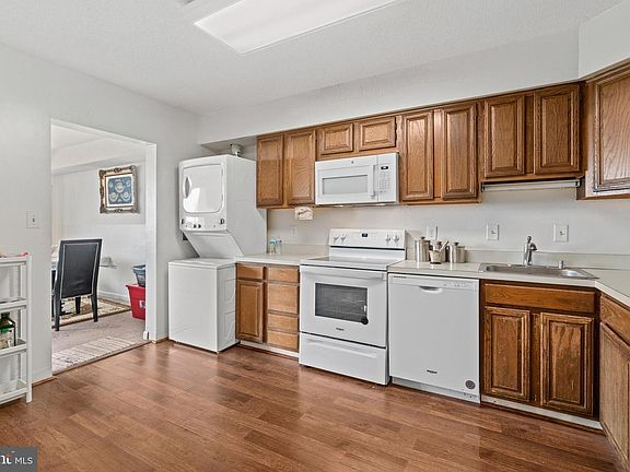 5th image of 3709 S George Mason Dr #1607E