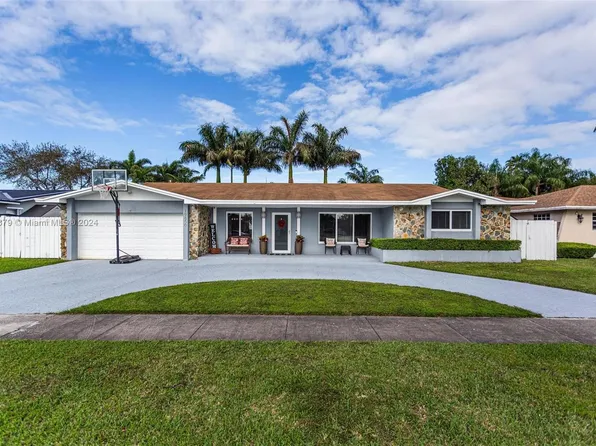 19850 SW 83rd Ave, Cutler Bay, FL 33189