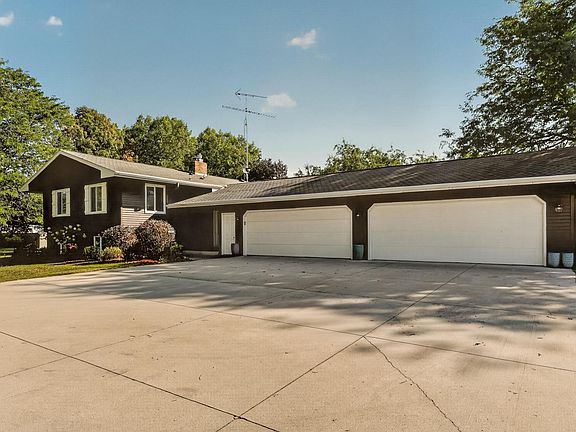 2nd image of 297 Majestic Rd Nw