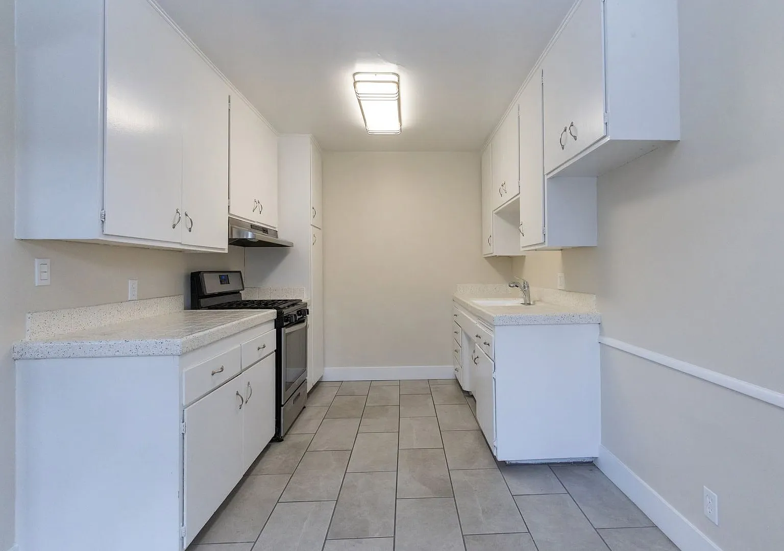 721 Cordova — Photo 3