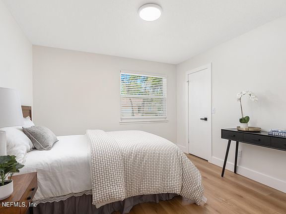 4th image of 1054 COVE LANDING Drive