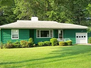 3 Carol Ave photo 1