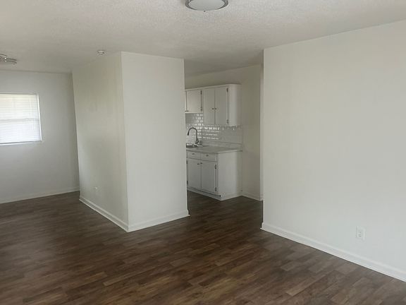 5th image of 110 Woodland Dr