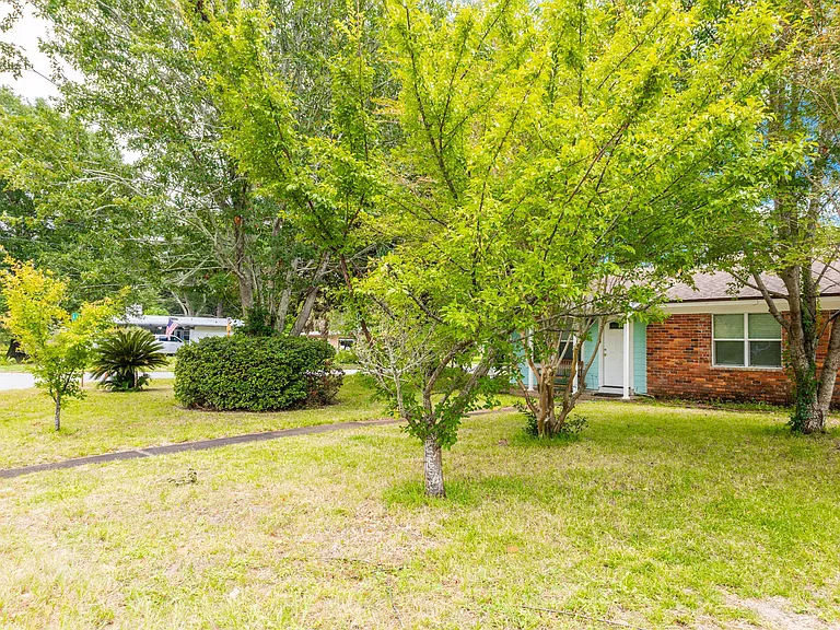308 Hollywood Blvd SE — Photo 40