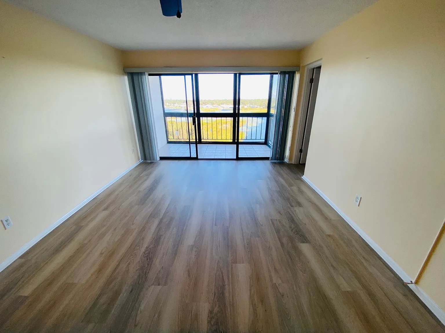 2 bed, 2.0 bath, 1009 sqft, $1,350 — Photo 3