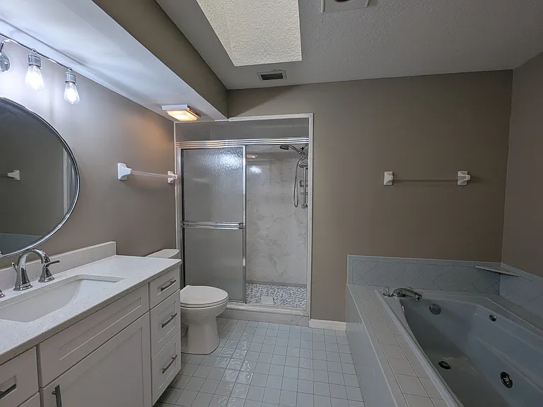 1570 N Foxboro Loop — Photo 8