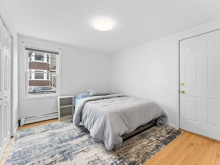 224 W 6th St #1 — Photo 4
