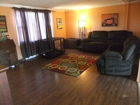 4th image of 806 E Thrush Ln